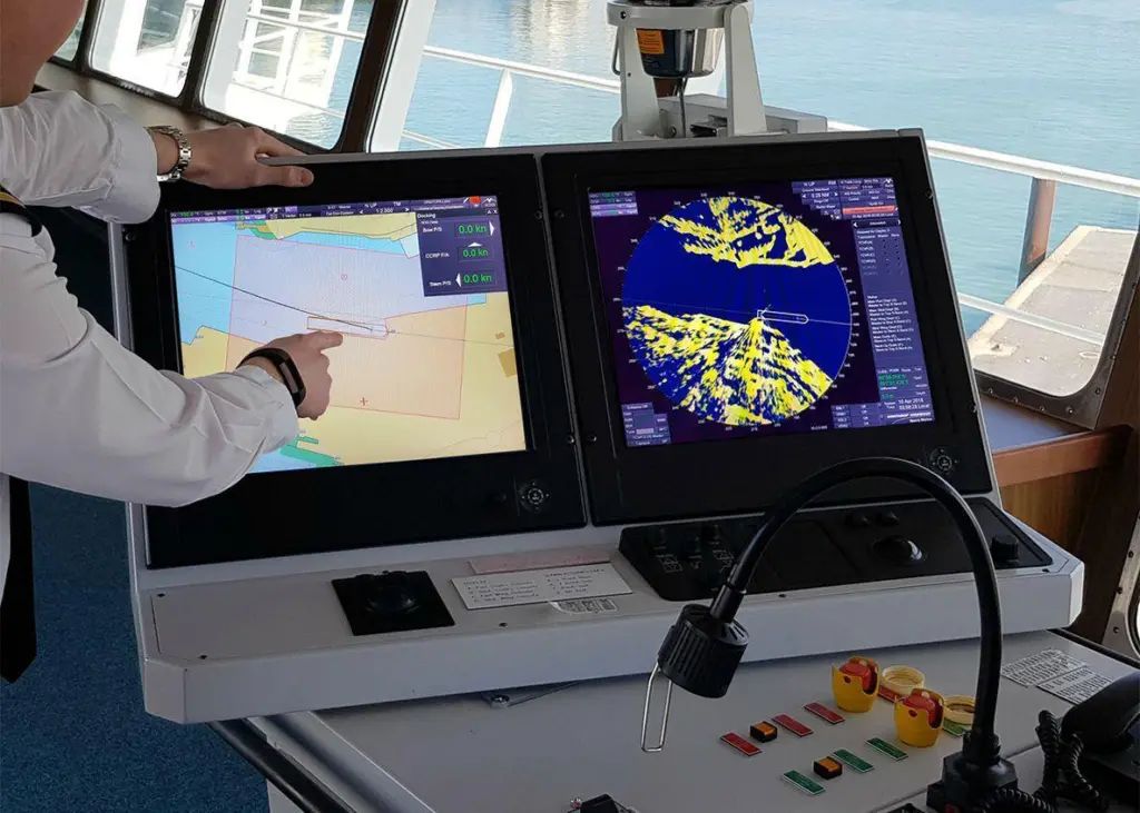 CORSO DI FORMAZIONE ALL'USO OPERATIVO DEI SISTEMI DI INFORMAZIONE E VISUALIZZAZIONE DELLA CARTOGRAFIA ELETTRONICA - ECDIS